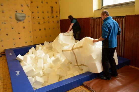 Dopadová jáma v gymnastické tělocvičně kopřivnického zimního stadionu prošla koncem května renovací.
FOTO: DAVID MACHÁČEK