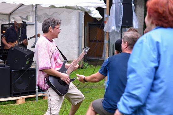 Při slavnostním otevření objektu Vlčovjan se návštěvníci bavili při koncertu kapely Koks.
FOTO: PETRA MALOTOVÁ