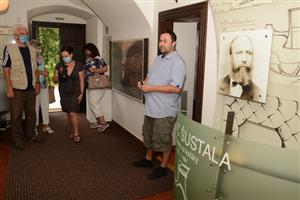 Komentované prohlídky Muzea Fojtství se poslední červencový den uskutečnily mimo jiné u
příležitosti 170. výročí zahájení výroby kočárů v Kopřivnici. FOTO: DAVID MACHÁČEK