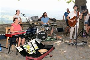 Eva More pokřtí zítra v příborském kulturním domě za účasti mnoha hudebních hostů svou první desku Na vysokém kopcu.
FOTO: DAVID MACHÁČEK