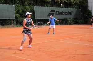 Manželský pár Nhat Nguyen Thi a Ai Luong obsadil na Memoriálu Josefa Nemčeka, tenisovém turnaji neregistrovaných hráčů, třetí místo.
FOTO: KRISTINA ČABLOVÁ