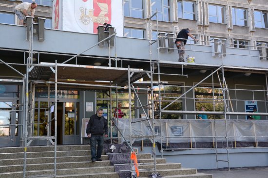 Hlavní vstup do budovy městského úřadu prošel renovací. Opravy přišly na necelých sto tisíc.
FOTO: DAVID MACHÁČEK