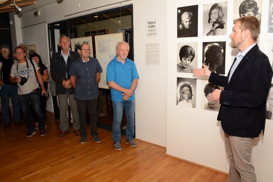 Za velkého zájmu návštěvníků byla před týdnem v Lašském muzeu zahájena výstava Těla a tváře Ivana Polívky.
FOTO: DAVID MACHÁČEK