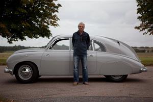 Ivan Margolius, autor knihy Tatra - odkaz Hanse Ledwinky, se svým renovovaným Tatraplanem, který prý na britských ostrovech budí zaslouženou pozornost.
FOTO: JAMES WHITACKER