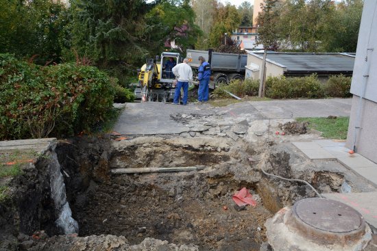 V minulém týdnu započala kompletní rekonstrukce schodiště na ulici Krátké. Původní bylo ve velmi špatném stavu.
FOTO: DAVID MACHÁČEK