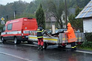 Hasiči ve Vlčovicích vysbírali v sobotu 17. října desítky tun železného šrotu a dalších surovin, které jim přichystali jejich sousedé.
FOTO: D. HOĎÁKOVÁ