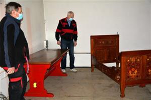 Nábytek z domácnosti Zátopkových je od minulého týdne uložen v prostorách radnice. V budoucnu by se měl stát součástí nové expozice v Lašském muzeu.
FOTO: D. HOĎÁKOVÁ