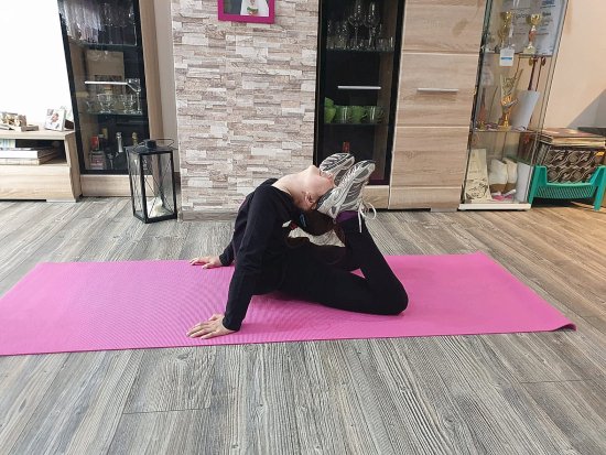 V současné době se kopřivnické krasobruslařky (na snímku Eliška Kubáňová) připravují doma pomocí online tréninků.
FOTO: FSC KOPŘIVNICE