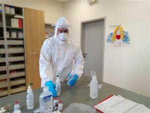 Pět vojáků z ženijního praporu v Olomouci posílilo personál novojičínské nemocnice. Ta v současnosti pečuje o 50 pacientů covid+.
FOTO: NEMOCNICE AGEL NJ