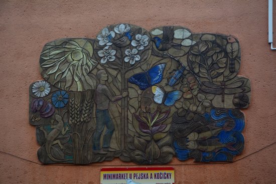 Současný stav keramického reliéfu na budově obchodního centra na ulici Štramberské.
FOTO: DAVID MACHÁČEK