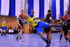 Portorického pivota Edwina Brita Beníteze (KH ISMM Kopřivnice) si lovosická obrana pohlídala, dokázal ji překonat pouze jednou.
FOTO: KRISTINA ČABLOVÁ