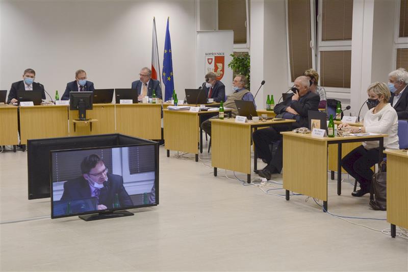 Naposledy v tomto roce se před týdnem sešli k jednání zastupitelé Kopřivnice. Během zhruba devítihodinového jednání schválili návrh rozpočtu na příští rok nebo zvolili sedmého radního.
FOTO: DAVID MACHÁČEK