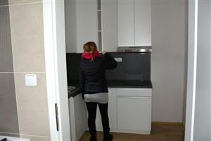 Tři nové byty, vzniklé rekonstrukcí nevyužívaných prostor, poslouží k ubytování stávajících nájemců při modernizaci objektu.
FOTO: DANA HOĎÁKOVÁ