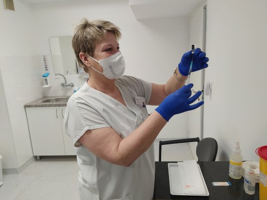 Očkování seniorů starších 80 let začalo v nově vzniklém novojičínském vakcinačním centru ve středu 20. ledna.
FOTO: NEMOCNICE AGEL NJ