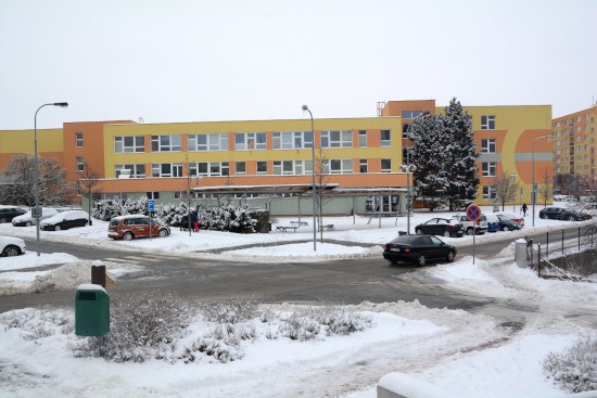 Základní a mateřská škola 17. listopadu je jednou z těch, které dodržování vládních protiepidemických opatření dovedlo až k soudu.
FOTO: DAVID MACHÁČEK