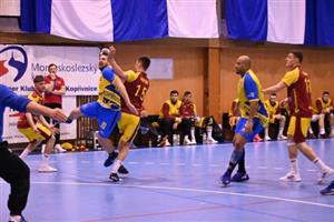 Jan Gřes (KH ISMM Kopřivnice) se proti Dukle prosadil dvakrát, kopřivničtí házenkáři ale  nakonec Pražanům podlehli o jedinou branku.
FOTO: KRISTINA ČABLOVÁ