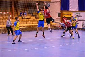 Kopřivničtí házenkáři s Jičínem drželi krok pouze první čtvrt hodiny, poté začali kvůli mnoha chybám a trápení v útoku ztrácet a nakonec prohráli.
FOTO: KRISTINA ČABLOVÁ