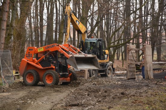 Zatímco v Mniší je výstavba kanalizačních stok v plném proudu, v sousedních Vlčovicích se pomalu připravují ke zkušebnímu provozu.
FOTO: DAVID MACHÁČEK