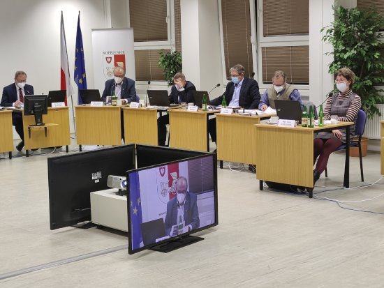 První zasedání zastupitelstva v letošním roce se opět neobešlo bez přísných hygienických opatření. Zastupitelé jednali víc než 6,5 hodiny.
FOTO: DAVID MACHÁČEK