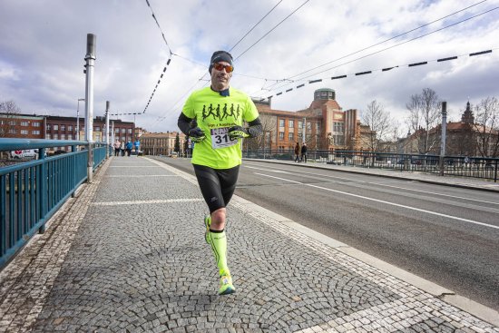 David Hanke (Pomalé šípy Kopřivnice) zvítězil v Hradci Králové v kategorii muži 50 let a starší jak na osmikilometrové, tak i na poloviční trati.
FOTO: ONDŘEJ LITTERA