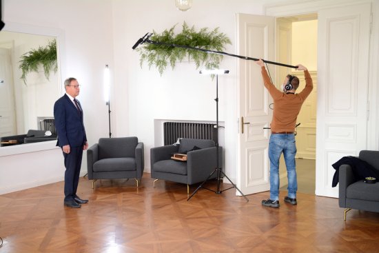 Místo osobní účasti vedení města bude Kopřivnici na konferenci obcí zapojených do místní Agendy 21 reprezentovat videomedailonek.
FOTO: DAVID MACHÁČEK