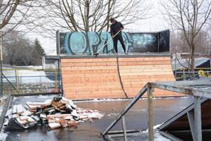 Práce na opravách kopřivnického skateparku poněkud zkomplikovalo počasí. I přesto je prováděcí firma oproti plánu v předstihu.
FOTO: DAVID MACHÁČEK