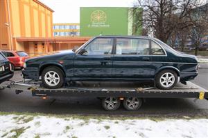 Limuzína T 700-2 se vrací do expozice tatrováckého muzea po 17 letech. V roce 2004 ji poškodil pád střechy bývalého výstavního pavilonu v sadě E. Beneše.
FOTO: MICHAELA BORTLOVÁ