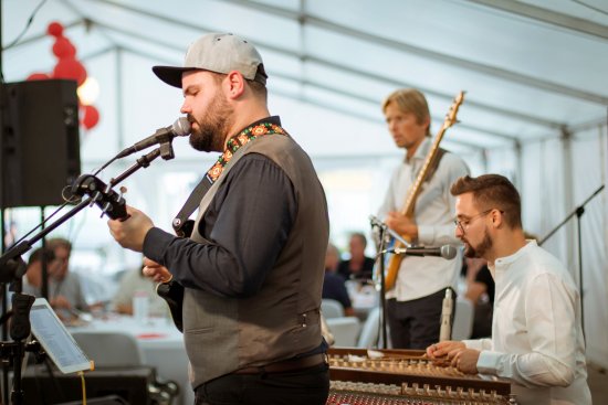 Klasický i netradiční repertoár zahraje v rámci velkopátečního on-line koncertu z kulturního domu Cimbal Hell Band.
FOTO: CIMBAL HELL BAND