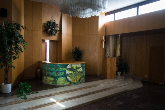 Keramická mozaika zdobící hlavní prostor kopřivnické smuteční síně je dílem Vlastislava Holuba, podobně jako ta v centru města.
FOTO: ARCHIV LAŠSKÉ MUZUEUM