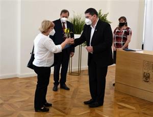 U příležitosti Mezinárodního dne učitelů ocenila kopřivnická radnice 24 pedagogických pracovníků ze všech místních vzdělávacích a volnočasových zařízení.
FOTO: KATEŘINA HOLUBOVÁ