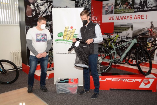 Motivací lidí zapojených do projektu Do práce na kole mohou být i zajímavé cyklistické ceny, kterými projekt podpořila společnost Bike Fun.
FOTO: DAVID MACHÁČEK