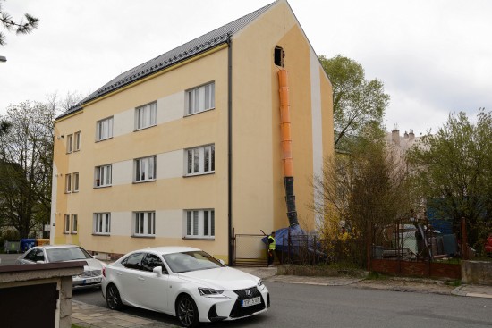 Minulý týden začala odkládaná rekonstrukce domu s byty zvláštního určení na Masarykově náměstí. Práce zatím probíhají ve společných prostorách.
FOTO: DAVID MACHÁČEK
