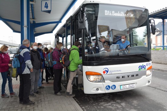 Minulou sobotu vyjel po dvou a půl letech první cyklobus do Beskyd. Autobusový spoj byl vybaven i přívěsem pro přepravu jízdních kol.
FOTO: DANA HOĎÁKOVÁ