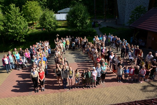 Současní a bývalí členové místních skautských oddílů společně s příznivci skautingu a jeho myšlenek minulou sobotu slavili sté výročí Junáka v Kopřivnici.
FOTO: DAVID MACHÁČEK