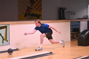 V polovině května se po dvou přerušeních opět rozběhla Kopřivnická bowlingová liga, na programu byla standardní kola i dohrávky.
FOTO: KRISTINA ČABLOVÁ