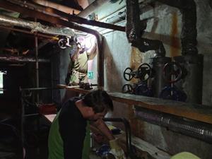 V rámci odstávky zdejší teplárny společnosti Komterm došlo k plánovaným opravám technologií horkovodu i elektrické rozvodny.
FOTO: DAVID MACHÁČEK