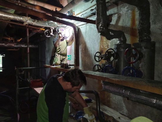 V rámci odstávky zdejší teplárny společnosti Komterm došlo k plánovaným opravám technologií horkovodu i elektrické rozvodny.
FOTO: DAVID MACHÁČEK