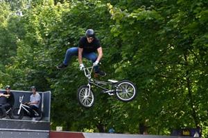 Po roční pauze se ve skateparku konal BIF JAM 6, akce ve Freestyle BMX sportu. Jedním z účastníků byl i Jaroslav Jalůvka z Kopřivnice.
FOTO: KRISTINA ČABLOVÁ