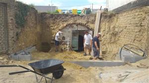 Lidé z Mniší pomohli tornádem zasaženým Mikulčicím nejen penězi, ale také nezištnou pomocí přímo na místě.
FOTO: FB OSVĚTOVÉ BESEDY MNIŠÍ