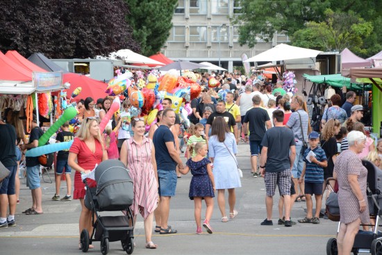 Pěší zóna v centru města zůstane kvůli rekonstrukčním pracím během pouťového víkendu bez stánků. Ty se přesunou na parkoviště před radnicí.
ILUSTRAČNÍ FOTO: D. MACHÁČEK