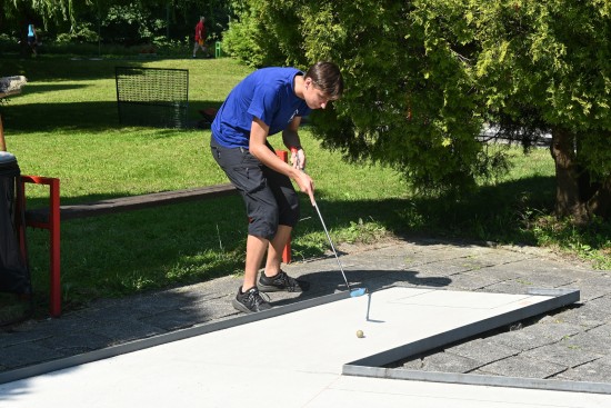 V neděli zahrál kopřivnický minigolfista Karel Škývara skvělých 86 ran a obsadil za vítězným Miroslavem Svobodou druhé místo.
FOTO: KRISTINA ČABLOVÁ
