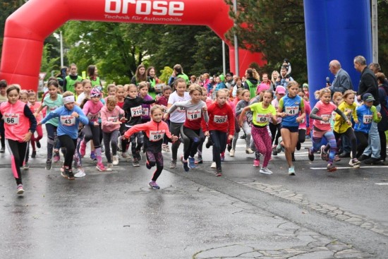 Na start letošního ročníku Běhu dětí Kopřivnicí se postavilo 436 dětí.