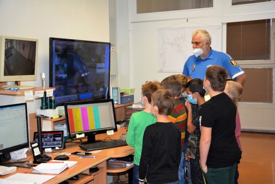 V pondělí začaly exkurze škol a školek v prostorách služebny městské policie, které jsou součástí programu oslav 30. výročí její existence.
FOTO: DANA HOĎÁKOVÁ