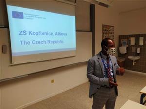 Celkem tři členové učitelského sboru ZŠ Alšova v říjnu vycestovali na zkušenou do partnerské školy ve Slovinsku. Hledali inspiraci pro výuku jazyků i robotiky.   
FOTO: ZŠ ALŠOVA