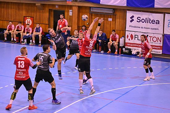 Zdeněk Čadra nasázel Jičínu v domácím utkání osm branek a spolu s devítigólovým Janem Hanusem byli nejlepšími kopřivnickými střelci.
FOTO: KRISTINA ČABLOVÁ