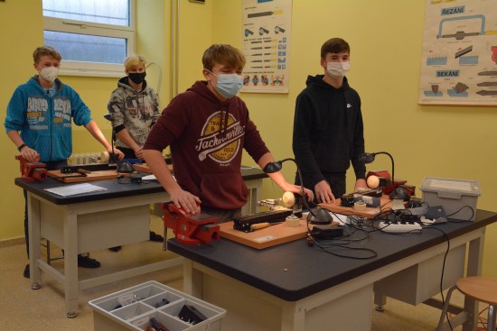 V dříve nevyužívaném suterénu školy sv. Zdislavy vznikly díky získané dotaci nové dílny pro pracovní výuku.
FOTO: DANA HOĎÁKOVÁ