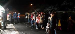 Vlčovičtí si za hudebního doprovodu Václava Kociána a Vladimíra Vondráčka zazpívali naživo v rámci akce Česko zpívá koledy.
FOTO: IVANA FUČÍKOVÁ