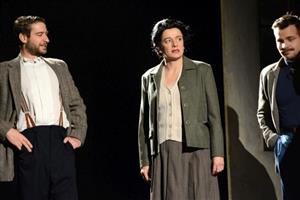 Eva Elsnerová společně s kolegy z pražského Divadelního spolku Kašpar odehrála na půdě KDK již několikrát odložené představení dramatu Snímek 51.
FOTO: DAVID MACHÁČEK