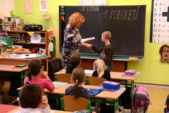 Pondělí 31. ledna bylo posledním dnem prvního pololetí aktuálního školního roku. Zatímco na většině místních škol proběhlo předání vysvědčení, např. na ZŠ Alšova a v Lubině jej obdrží po návratu do lavic.
FOTO: DAVID MACHÁČEK