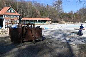 Pokračují práce na rekonstrukci libotínského koupaliště. Zároveň běží jednání o formě jeho budoucího provozování. Jednou z variant je i fungování pod hlavičkou Správy sportovišť Kopřivnice.
FOTO: DAVID MACHÁČEK
